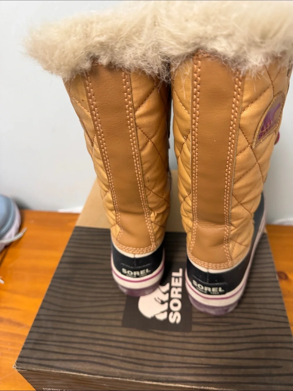 Sorel Torfino Tan and Black Winter Boots with Pink Laces 6M